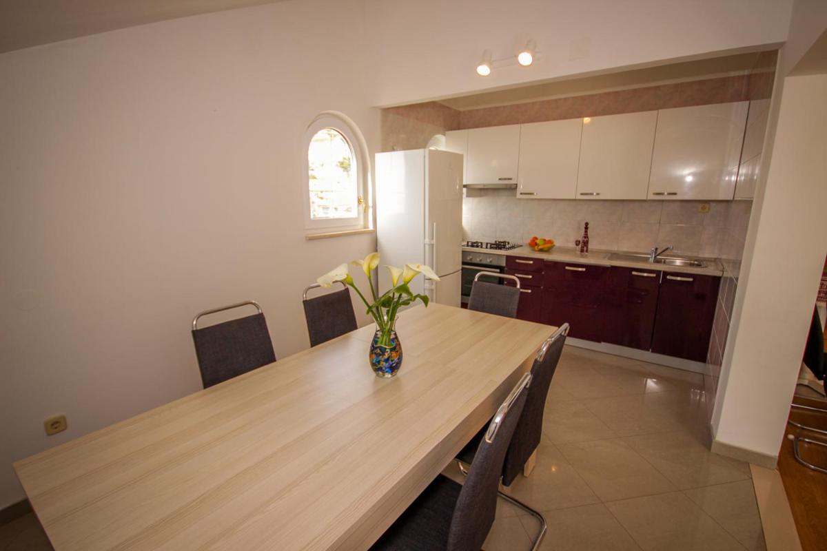 Apartmani Kristijan Jesenice  Exteriör bild