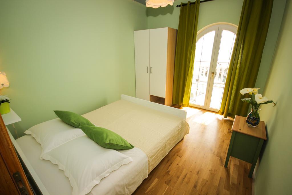 Apartmani Kristijan Jesenice  Exteriör bild