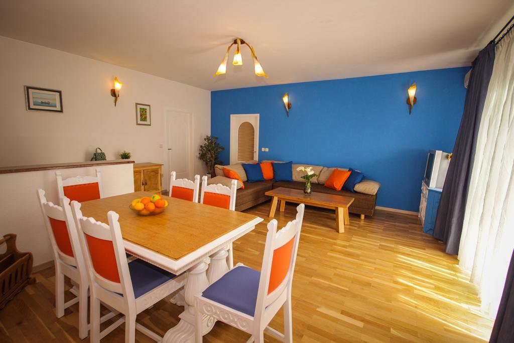 Apartmani Kristijan Jesenice  Exteriör bild