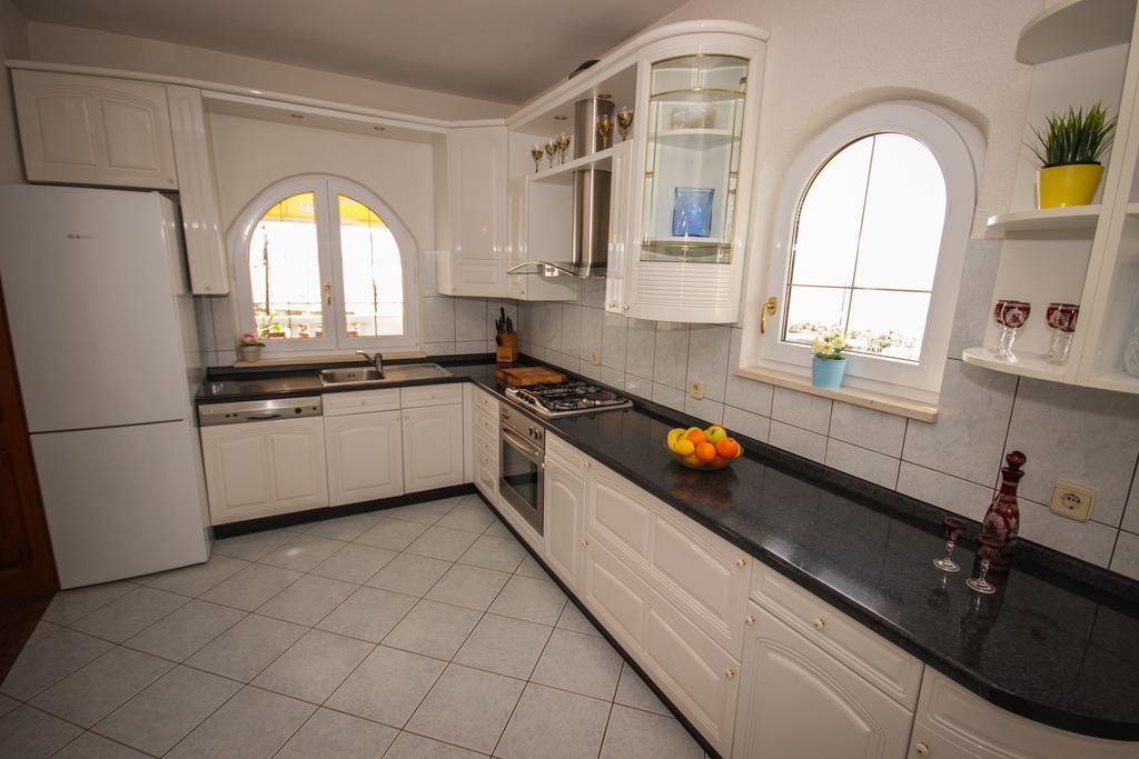Apartmani Kristijan Jesenice  Exteriör bild