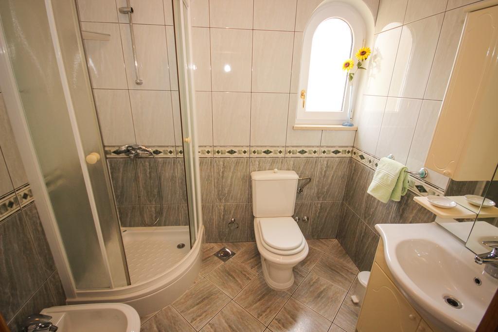 Apartmani Kristijan Jesenice  Exteriör bild