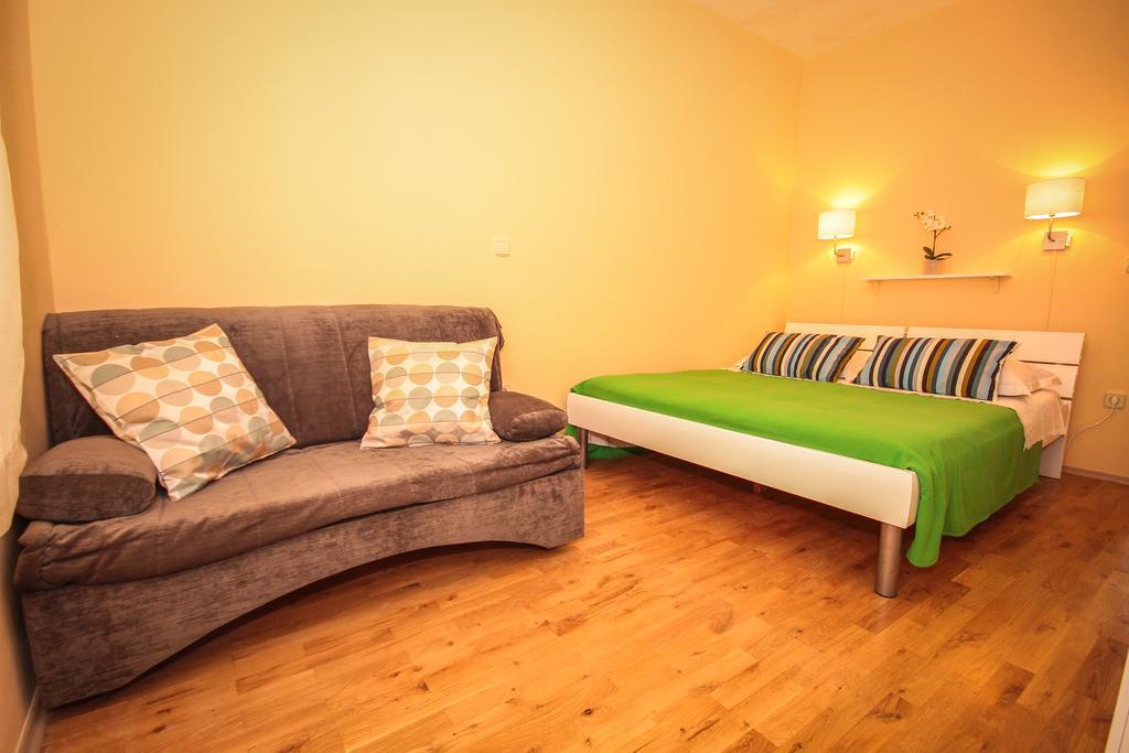 Apartmani Kristijan Jesenice  Exteriör bild