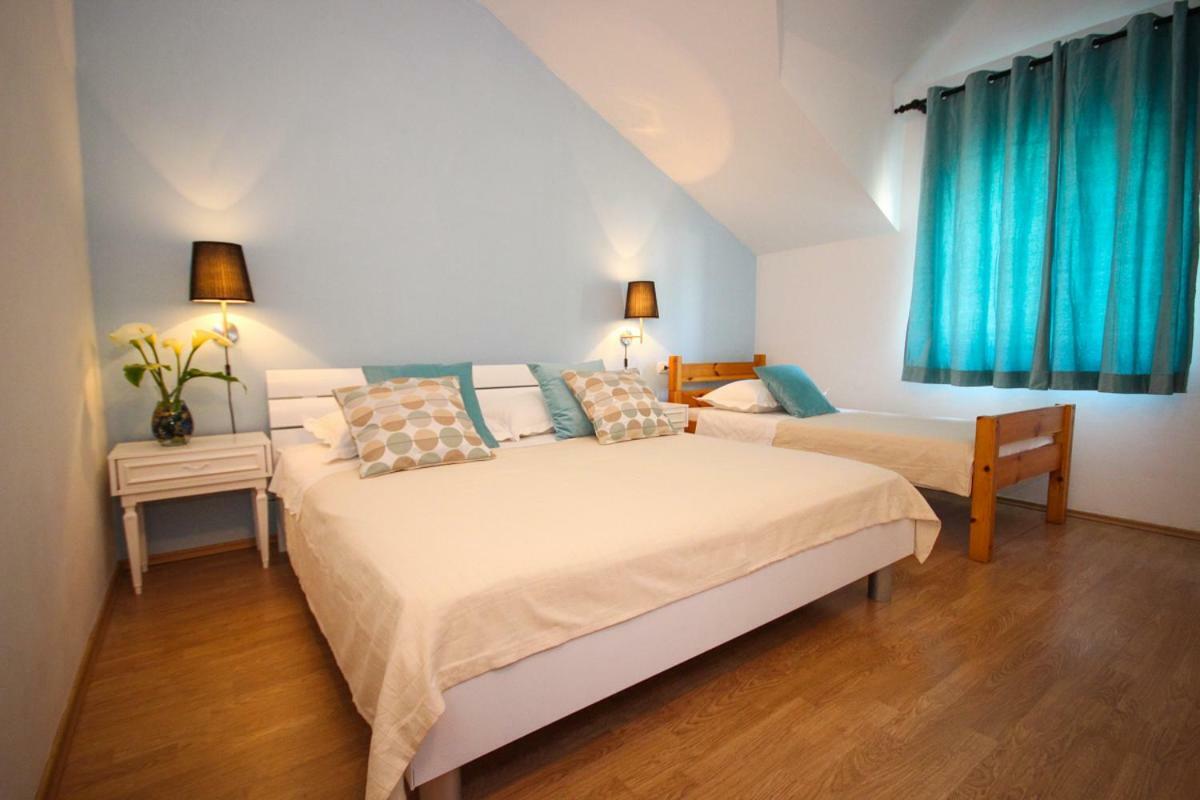 Apartmani Kristijan Jesenice  Exteriör bild