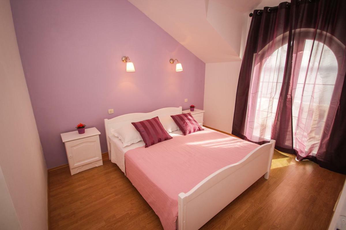 Apartmani Kristijan Jesenice  Exteriör bild