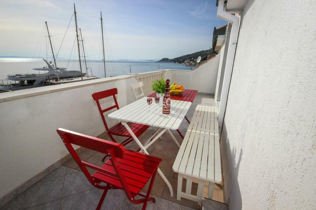 Apartmani Kristijan Jesenice  Exteriör bild